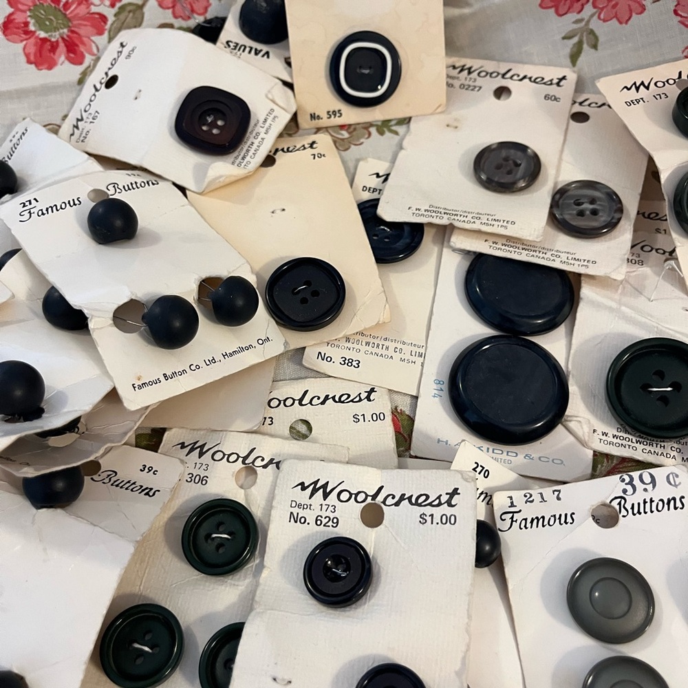 5/$25..Lot of Vintage Button Cards - Picture 3 of 4